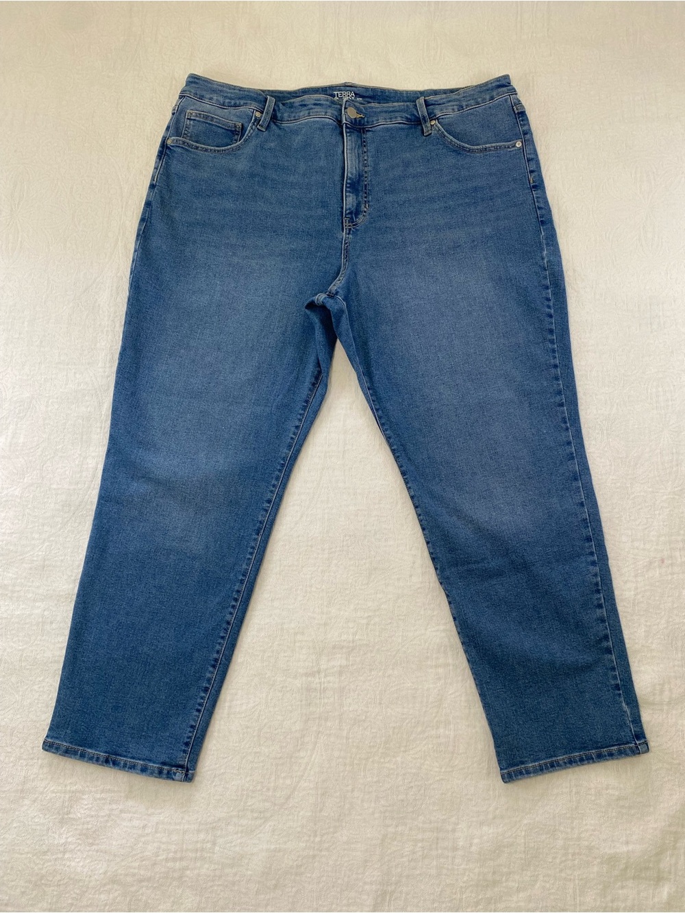 Terra & Sky  Plus Sz 22W Straight Leg Jeans Stretch Denim High Rise  Medium Wash